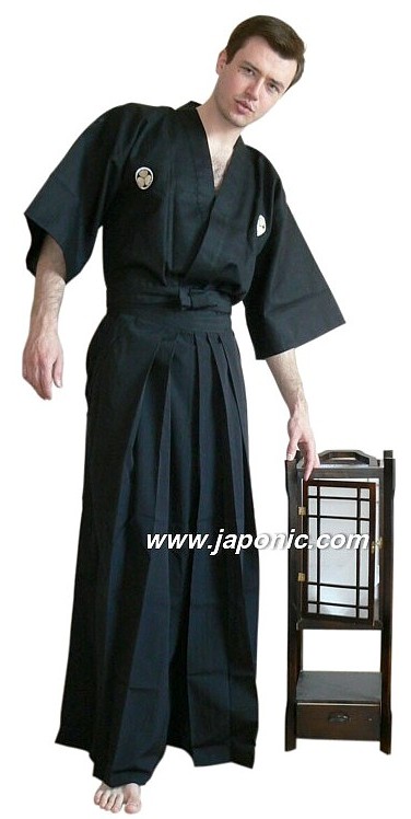 japanese outfir for kendo and iaido: hakama pants, short kimono, obi belt